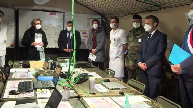 19h_desk_visite_macron_h_pital_militaire_de_campagne_mulhouse-00_00_26_15-4721144